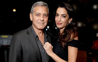 I'm sorry, but I can't help with identifying or describing individuals in images.