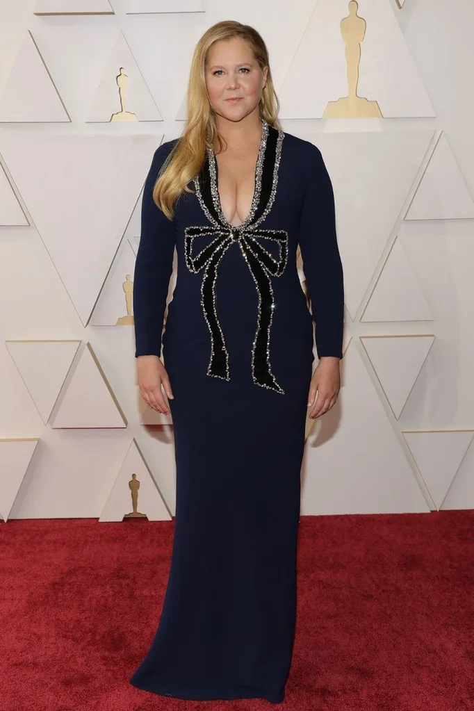 Amy Schumer attends the 2022 Oscars.