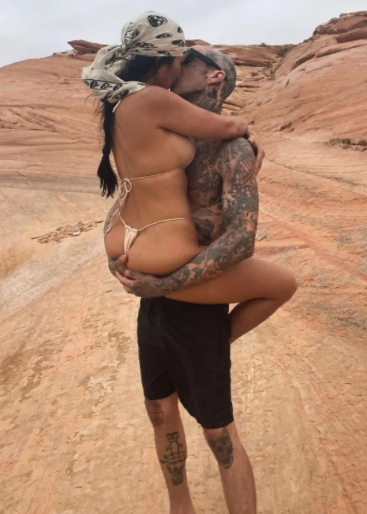 kourtney-kardashian-travis-barker-desert