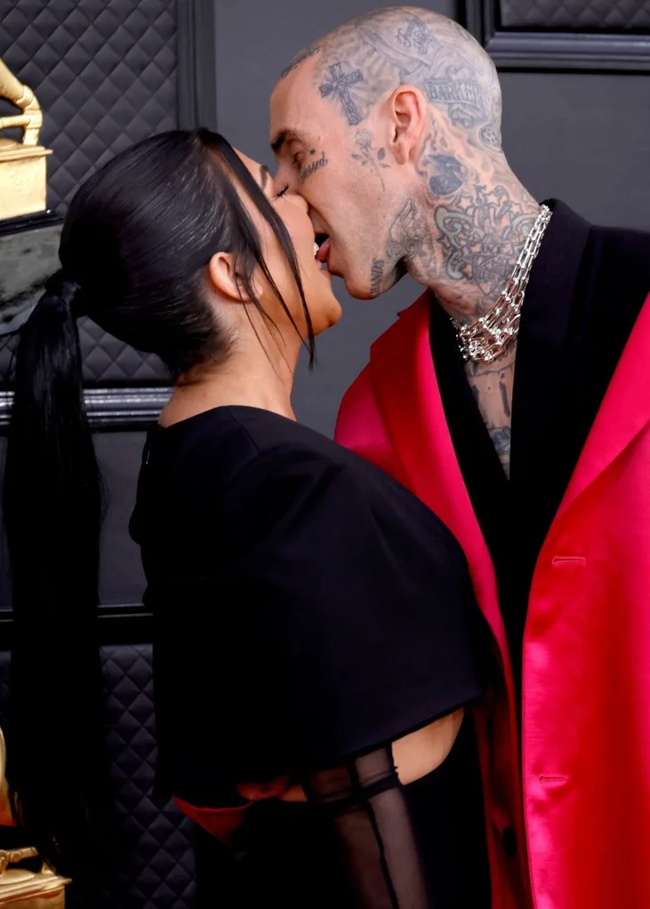 kourtney-kardashian-travis-barker-grammys