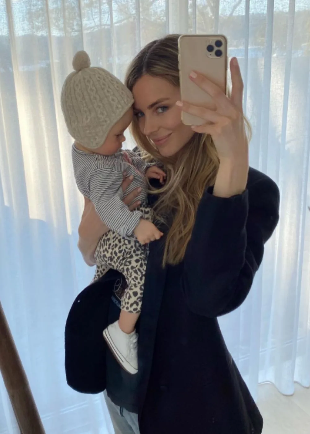 jennifer-hawkins-frankie-selfie