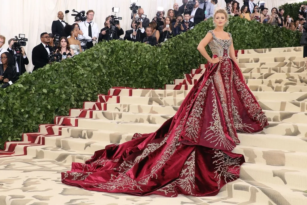 blake lively met gal heavny bodies
