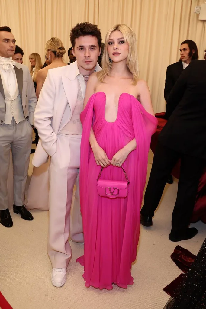 Brooklyn and Nicola Peltz-Beckham at the 2022 Met Gala wearing Valentino.