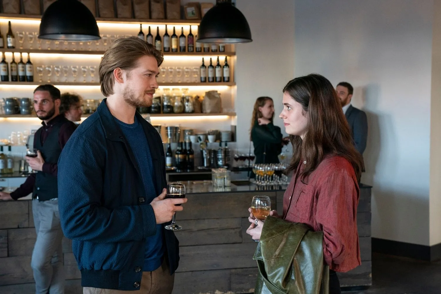 alison-oliver-joe-alwyn