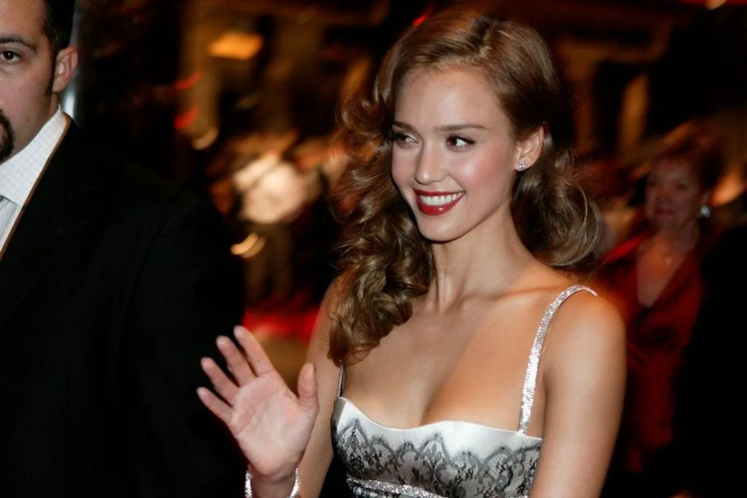 jessica-alba-the-logies