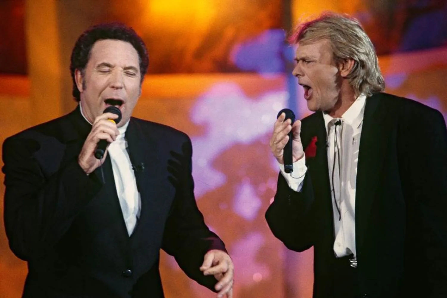 tom-jones-john-farnham-the-logies