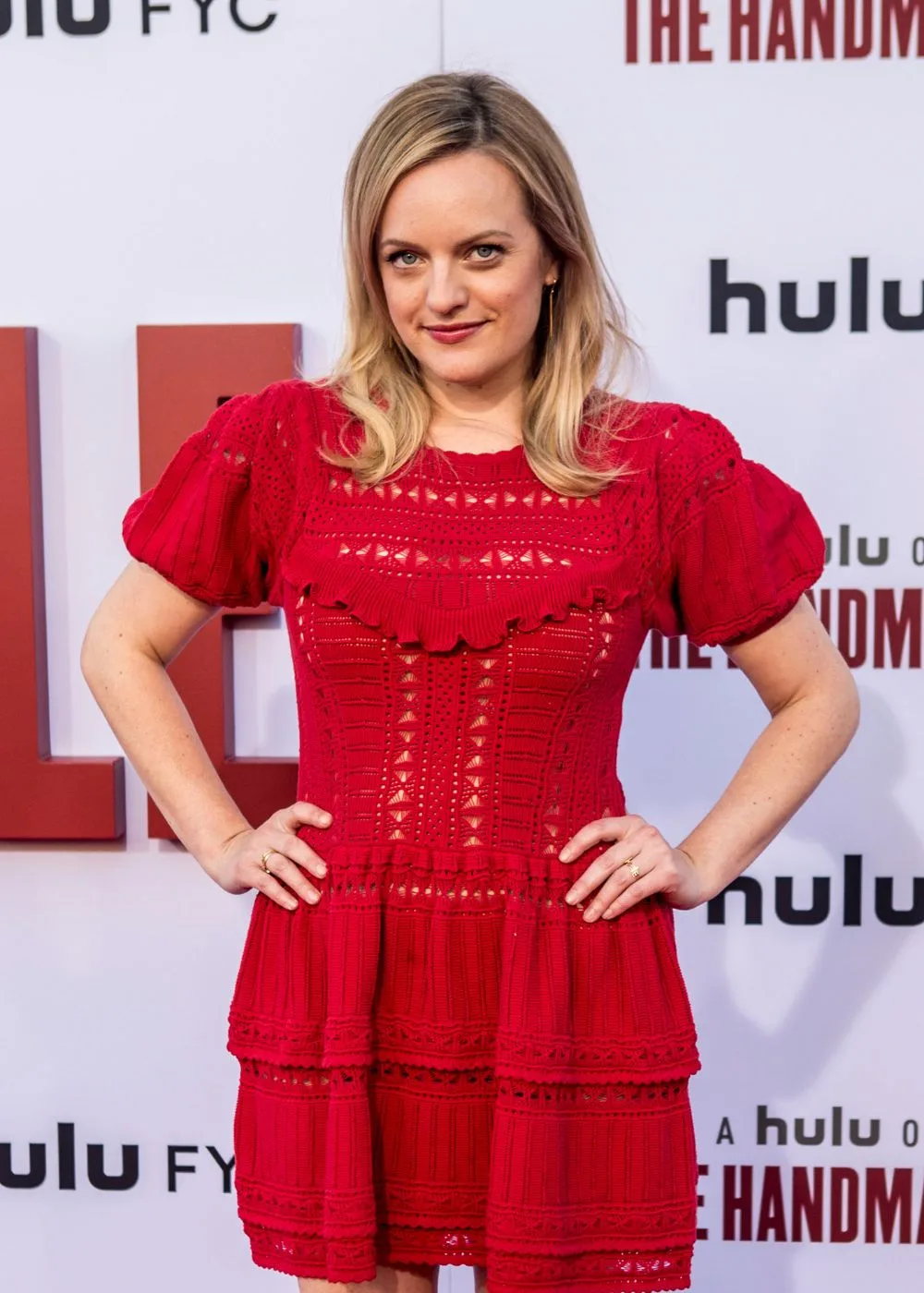 elisabeth-moss-the-handmaids-tale