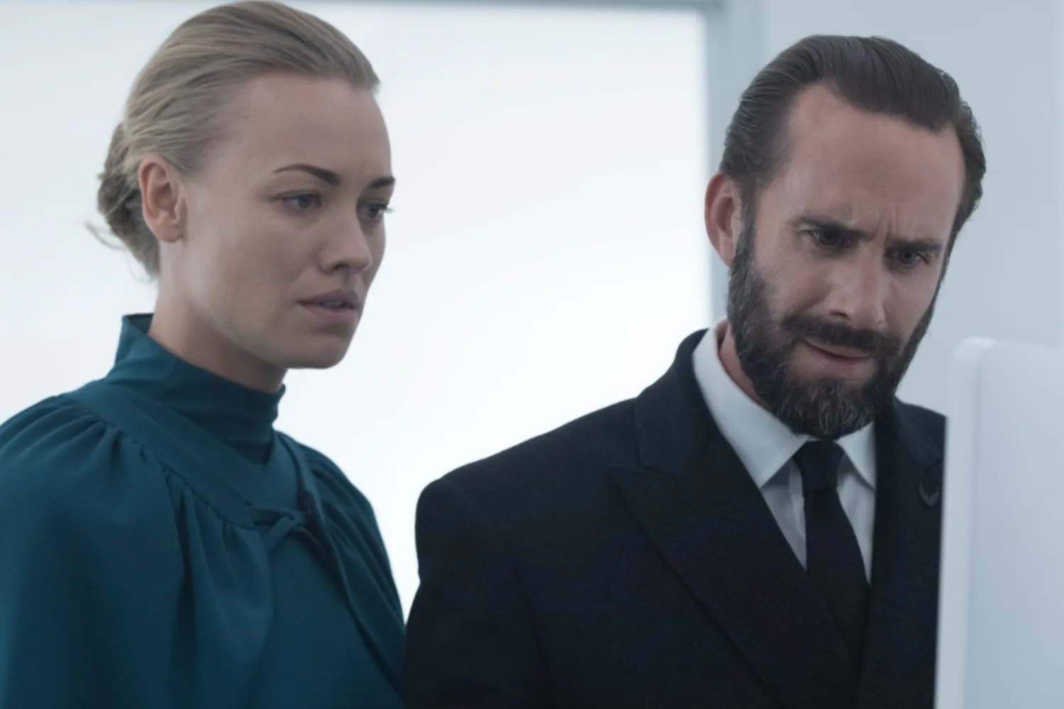 handmaids-tale-fred-serena-waterford
