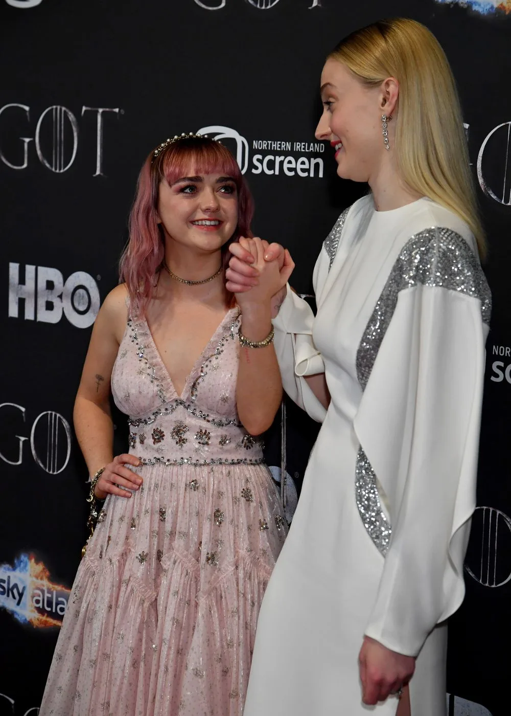 game-of-thrones-sophie-turner-maisie-williams