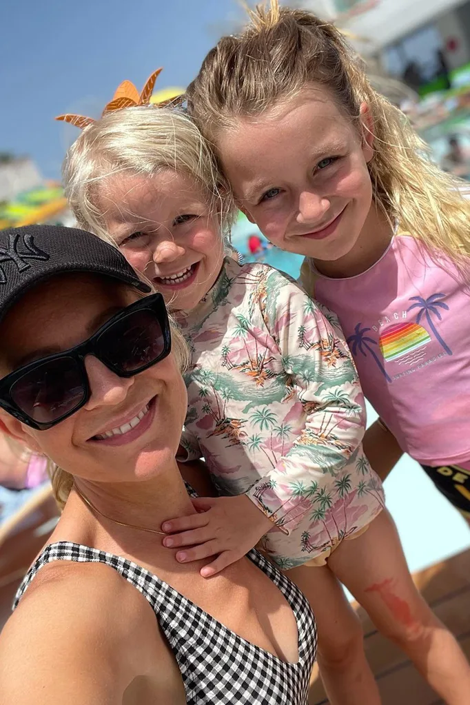 carrie-bickmore-daughters