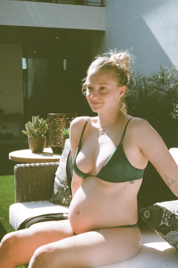 sophie-turner-pregnant