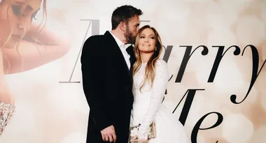 Jennifer Lopez and Ben Affleck tie the knot in Vegas!