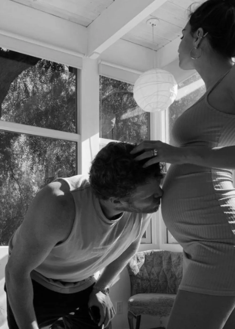 em-rata-pregnant-husband