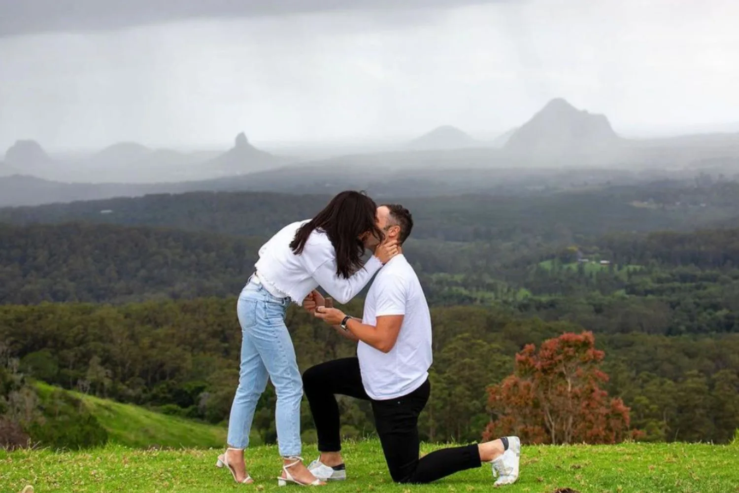sacha-mielczarek-carly-cottam-engaged.jpg