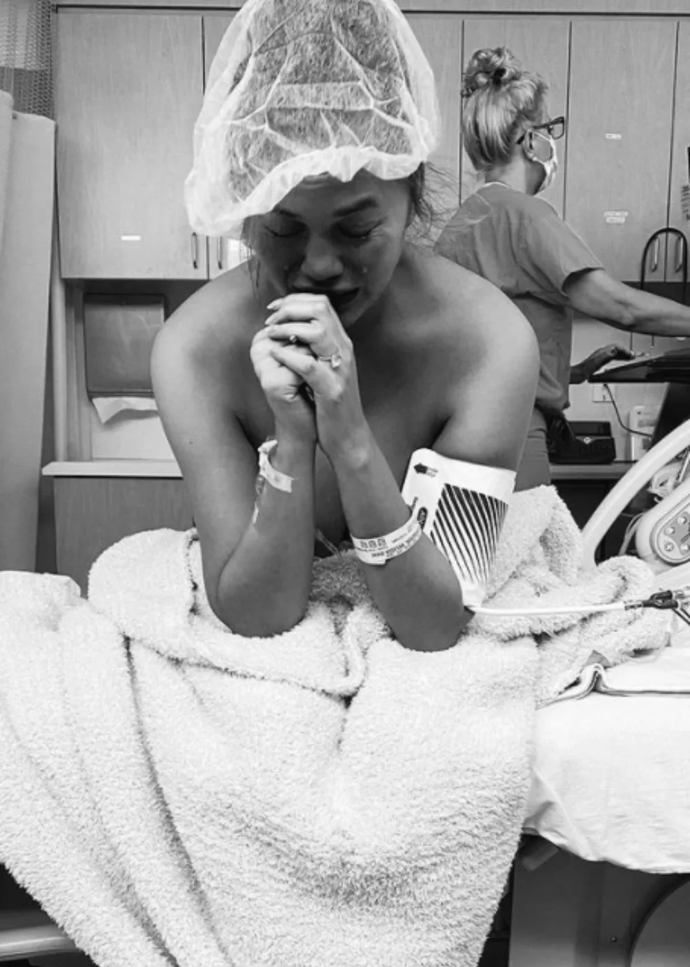 chrissy-tiegen-pregnancy-loss