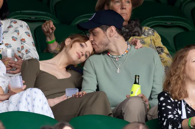 pete-davidson-phoebe-dynevor