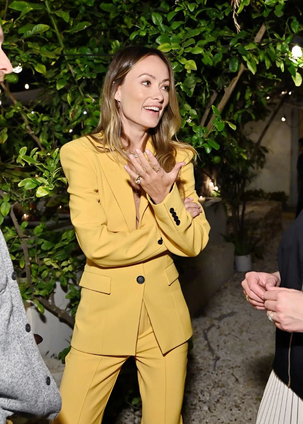 olivia-wilde-yellow-suit