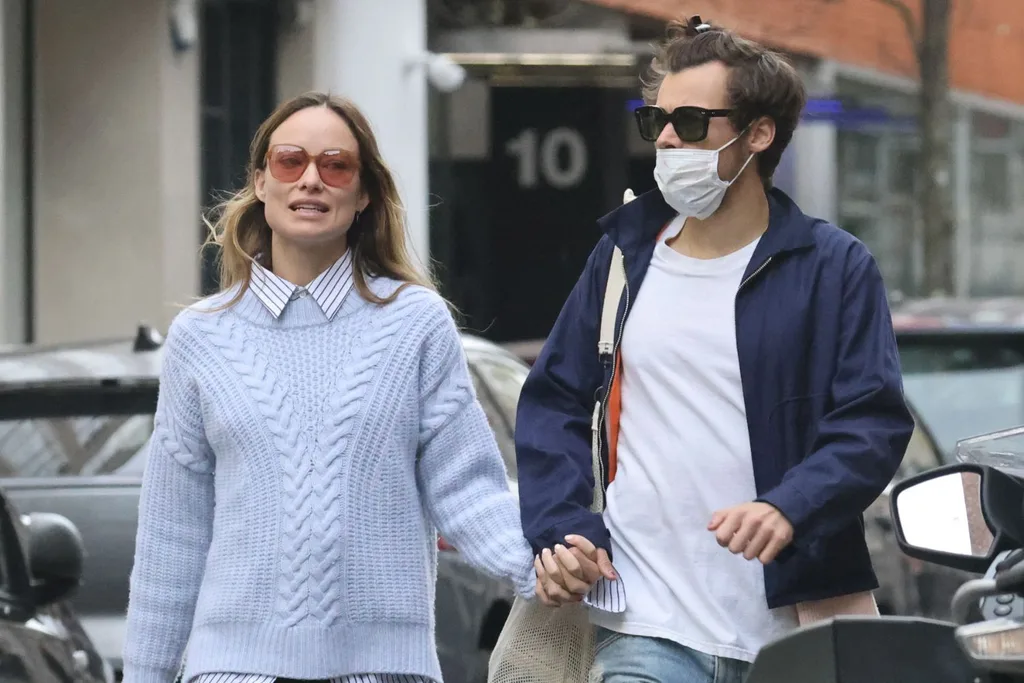 olivia wilde and harry styles walking together