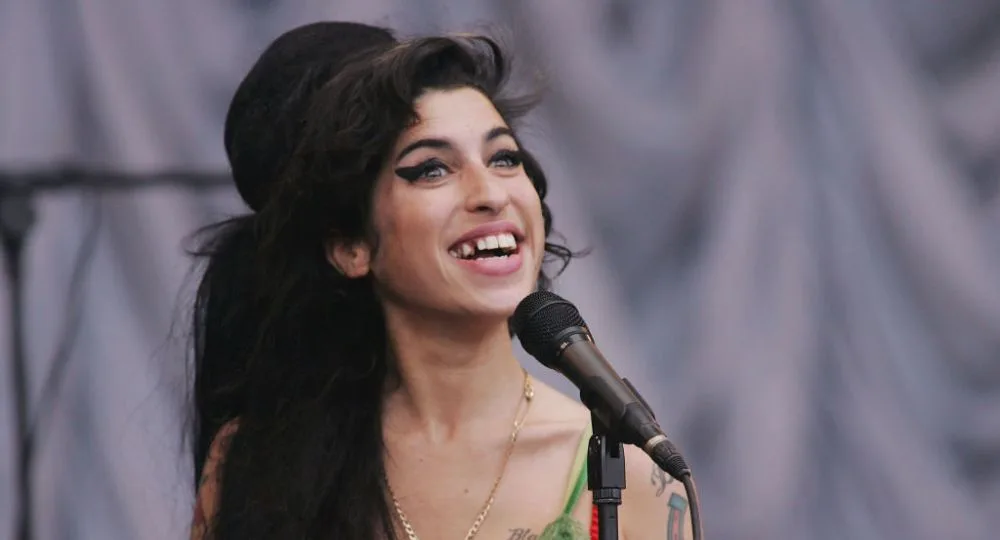 Winehouse performed to a sell out crowd at Glastobury 2007.
