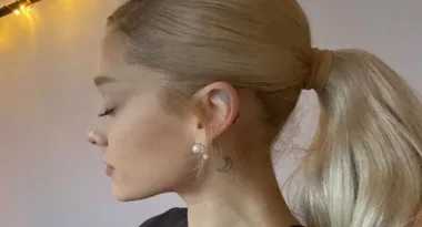 Ariana Grande debuts brand new look!