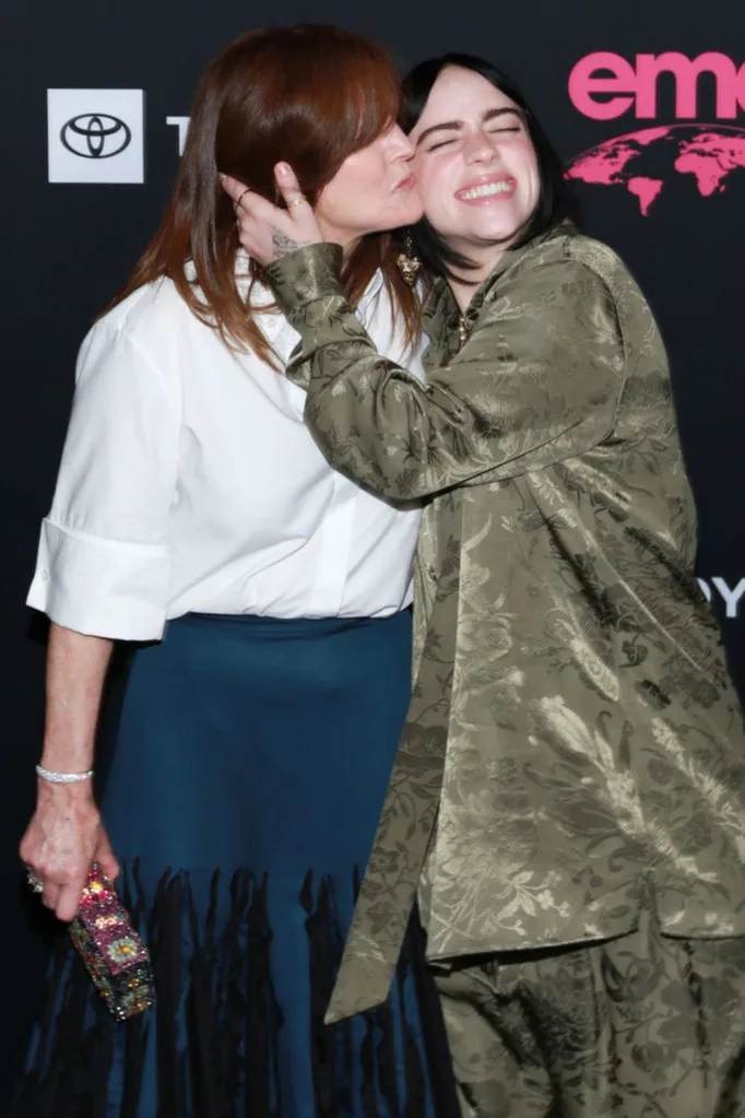 billie-eilish-and-her-mother