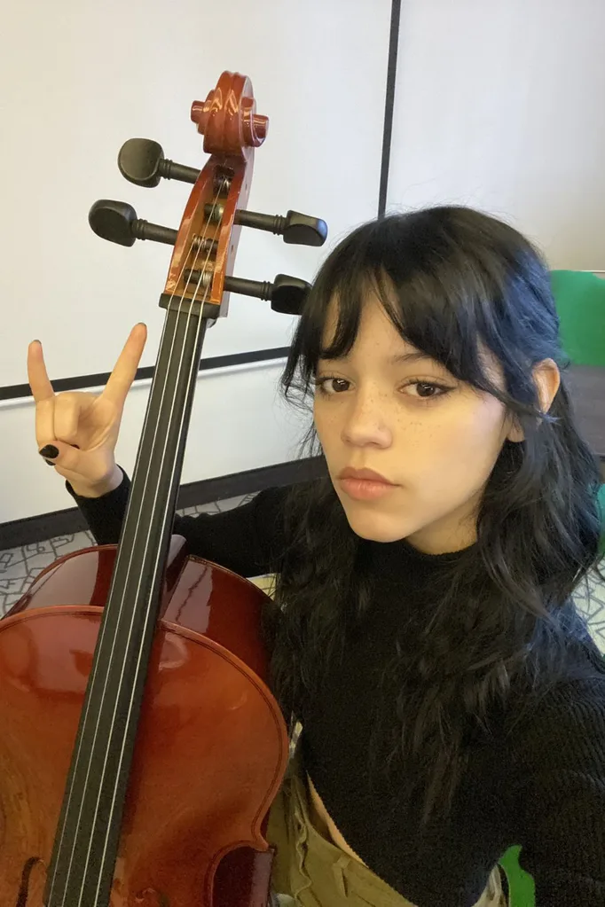 jenna-ortega-holding-cello-peace-sign