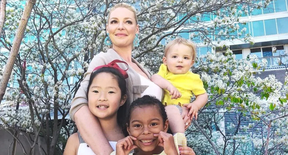 Katherine Heigl's Children Meet her two adopted daughters and(02)