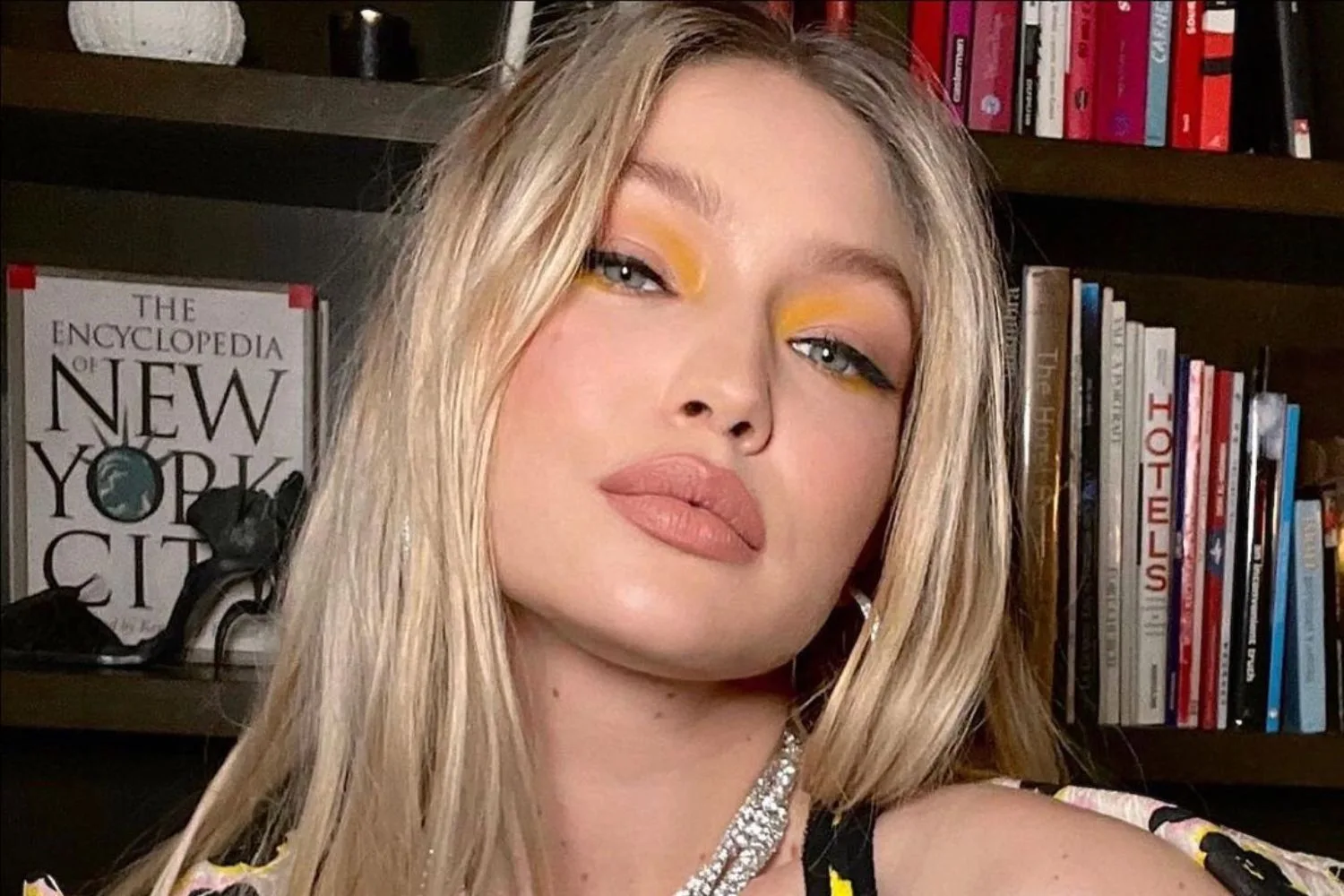 gigi-hadid-yellow-eyeshadow