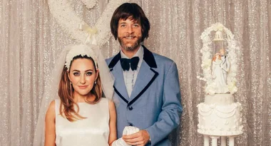 Take a look inside Zoë and Hamish’s retro 10th wedding anniversary party