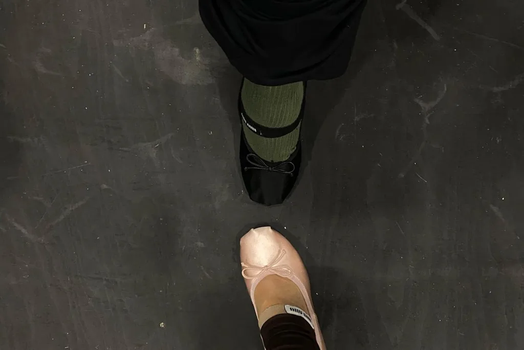ariana-grande-ballet-flats-miu-miu