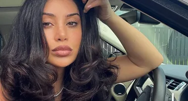 Martha Kalifatidis just showed us ~exactly~ how to achieve hair goals this Christmas