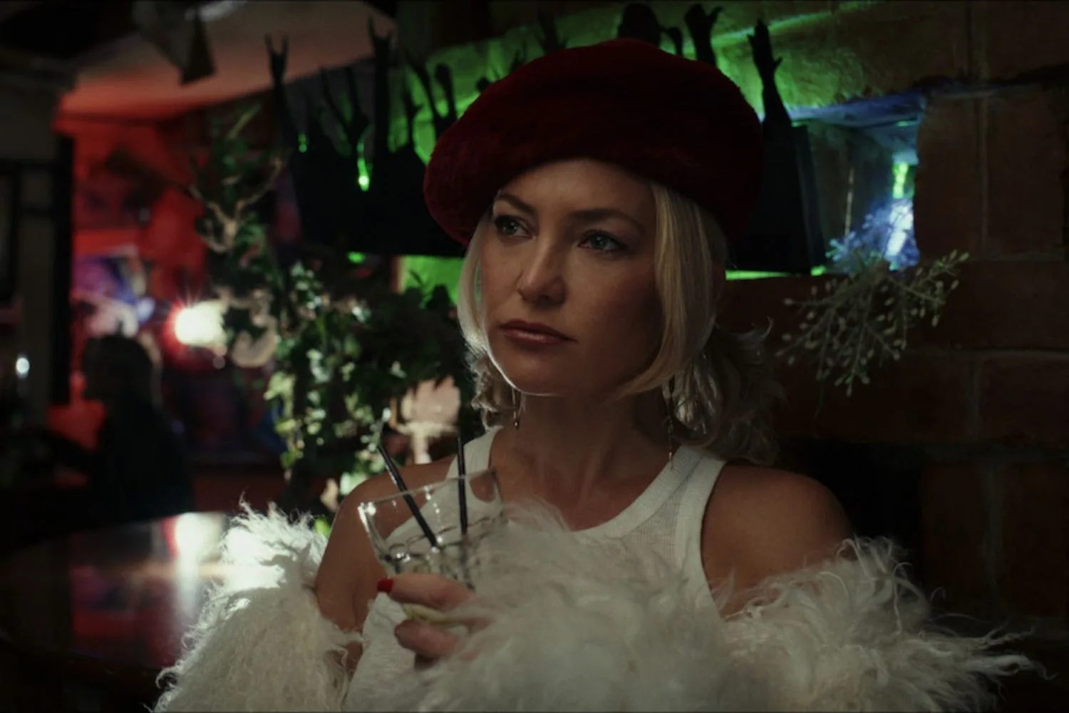 kate-hudson-red-beret