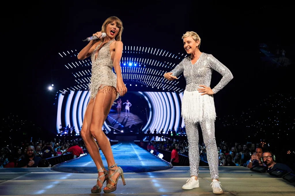 taylor-swift-ellen-degeneres-on-stage