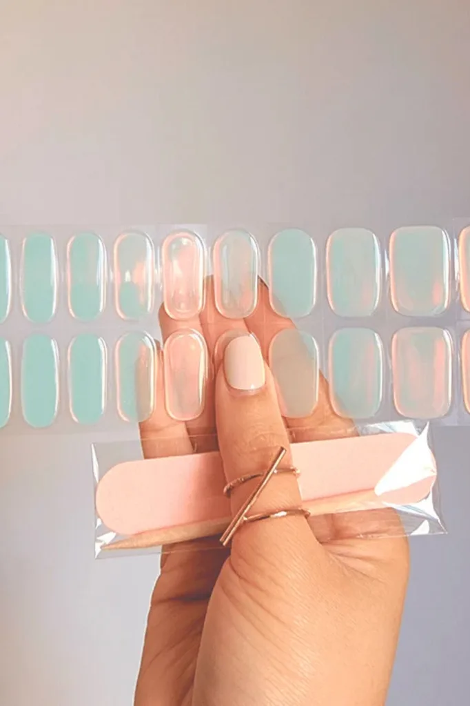 gellae-aqua-pink-nail-stickers