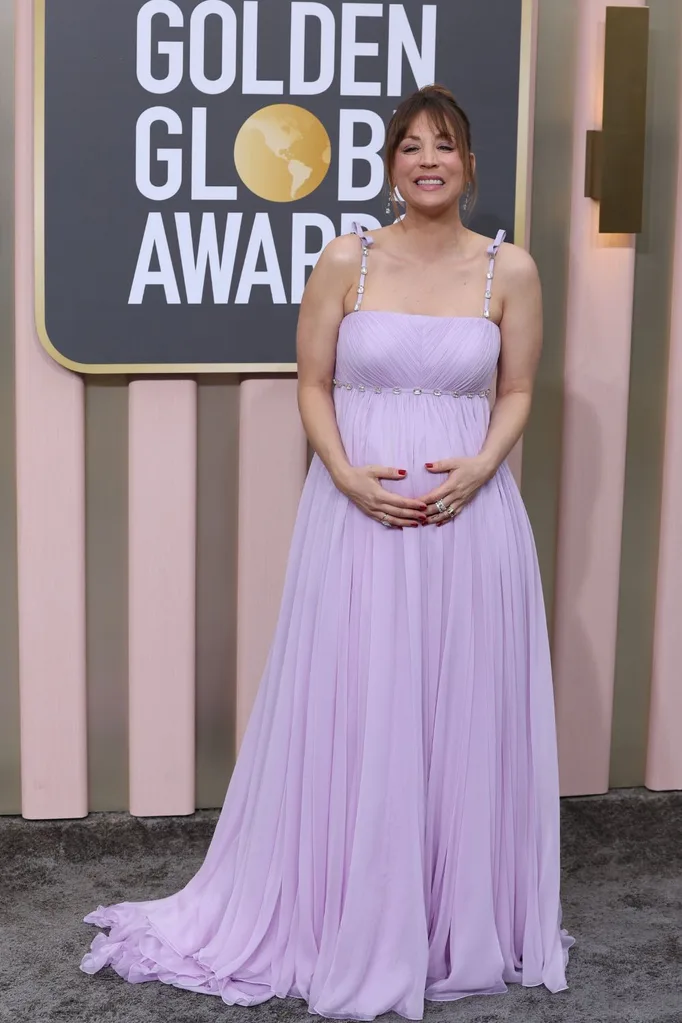 kaley-cuoco-pregnant-purple-dress