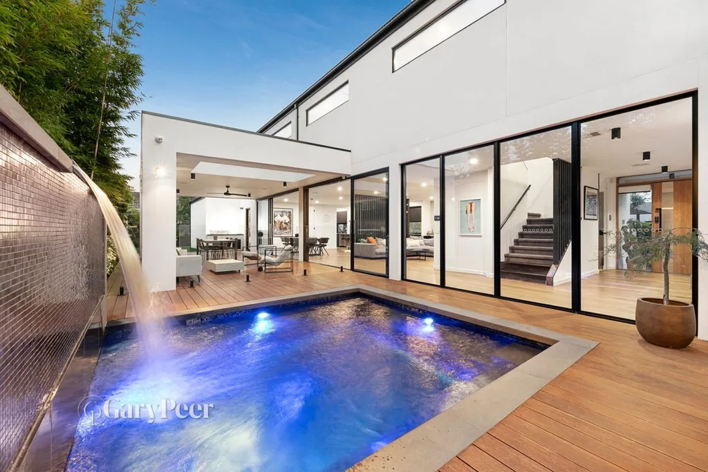 steph-claire-smith-former-house