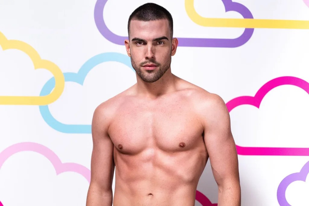 aaron-waters-love-island-uk