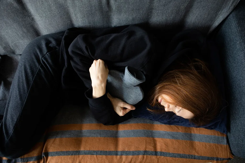 hot-water-bottle-lying-down