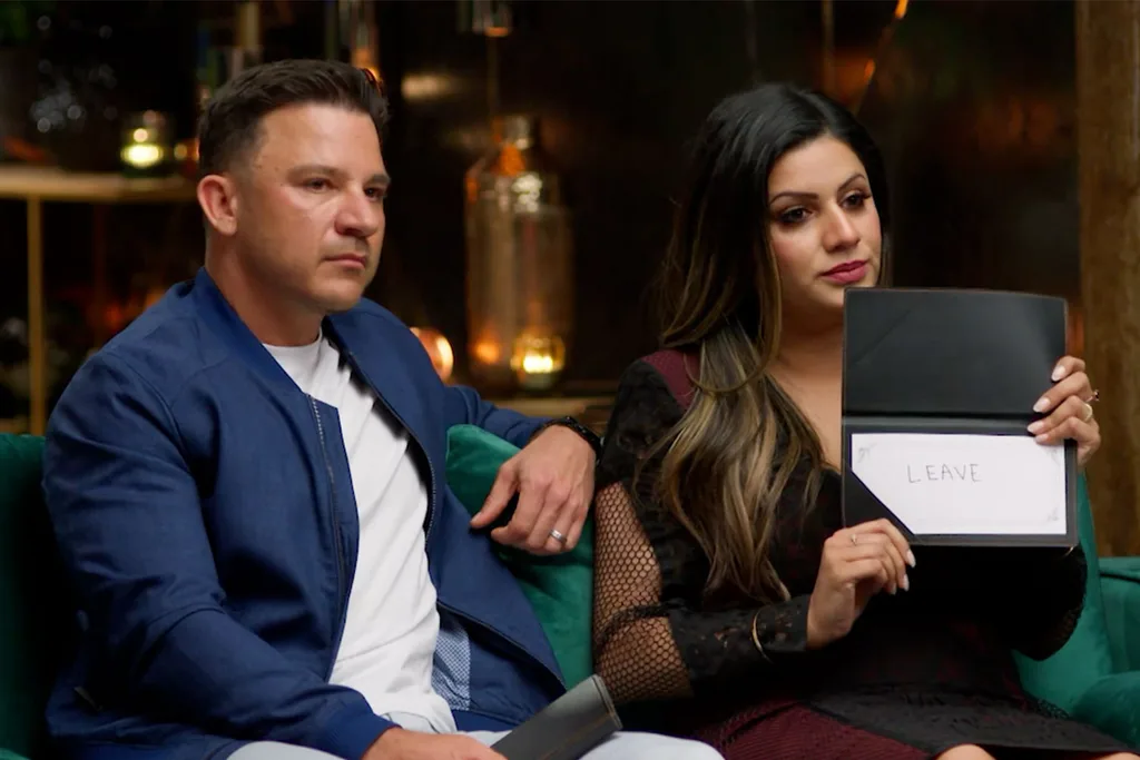 Married-at-first-sight-Dan-and-Sandy-at-their-commitment-ceremony-Sandy-holds-a-sign-that-says-Leave
