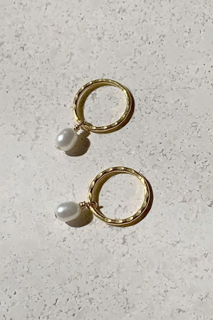 saint-valentine-mini-pearl-hoops