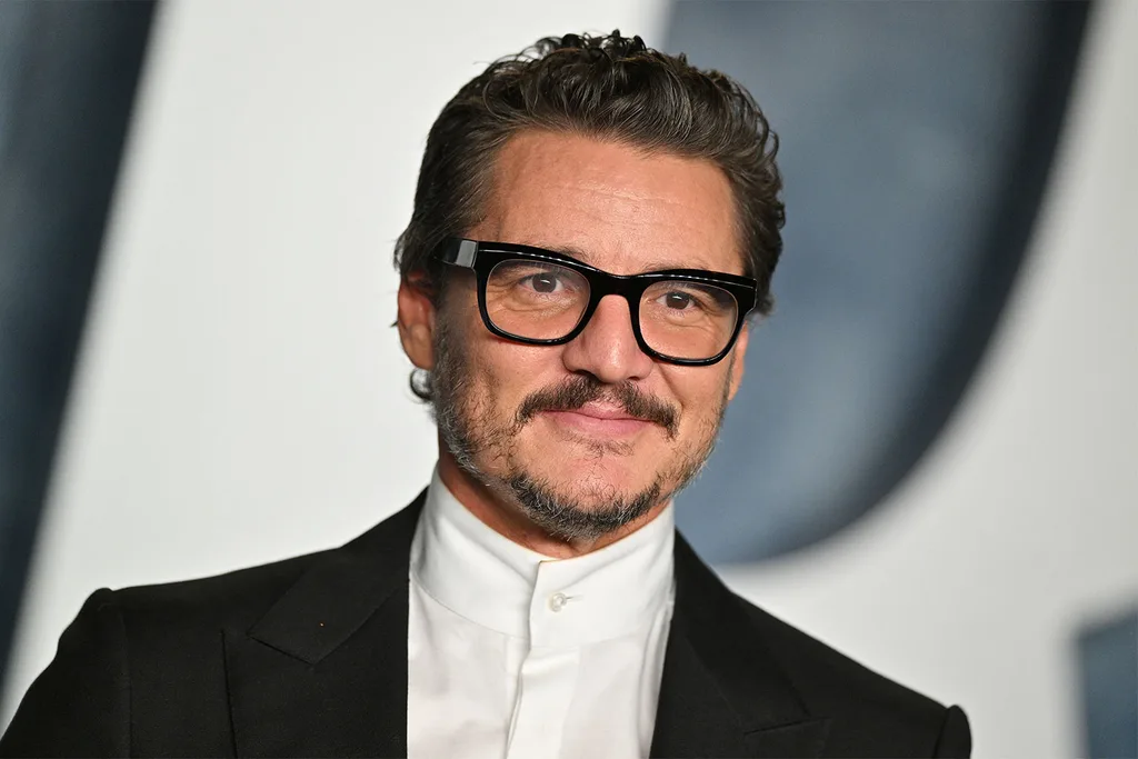 pedro-pascal-wearing-glasses-and-tux-on-red-carpet