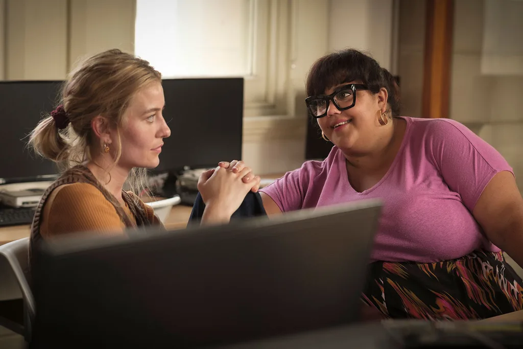 Emma-horn-and-Steph-tisdell-as-their-characters-in-class-of-07