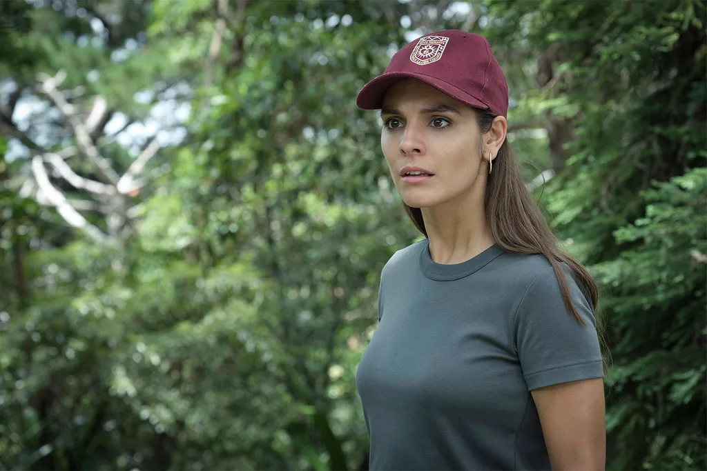 Caitlin-stasey-in-class-of-07-wearing-cap