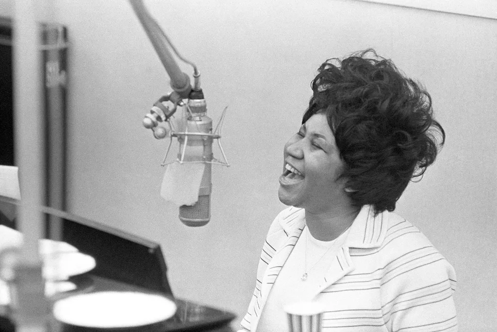 aretha-franklin-black-and-white-singing-in-recording-studio