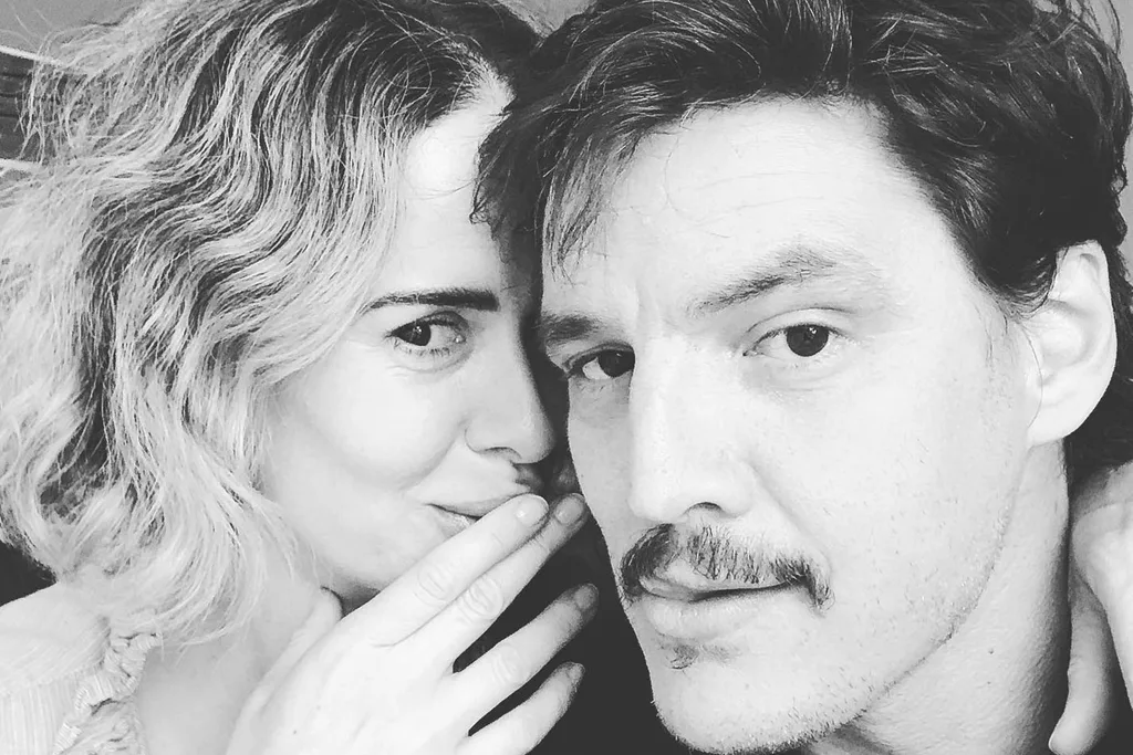 sarah-paulson-and-pedro-pascal-black-and-white-selfie