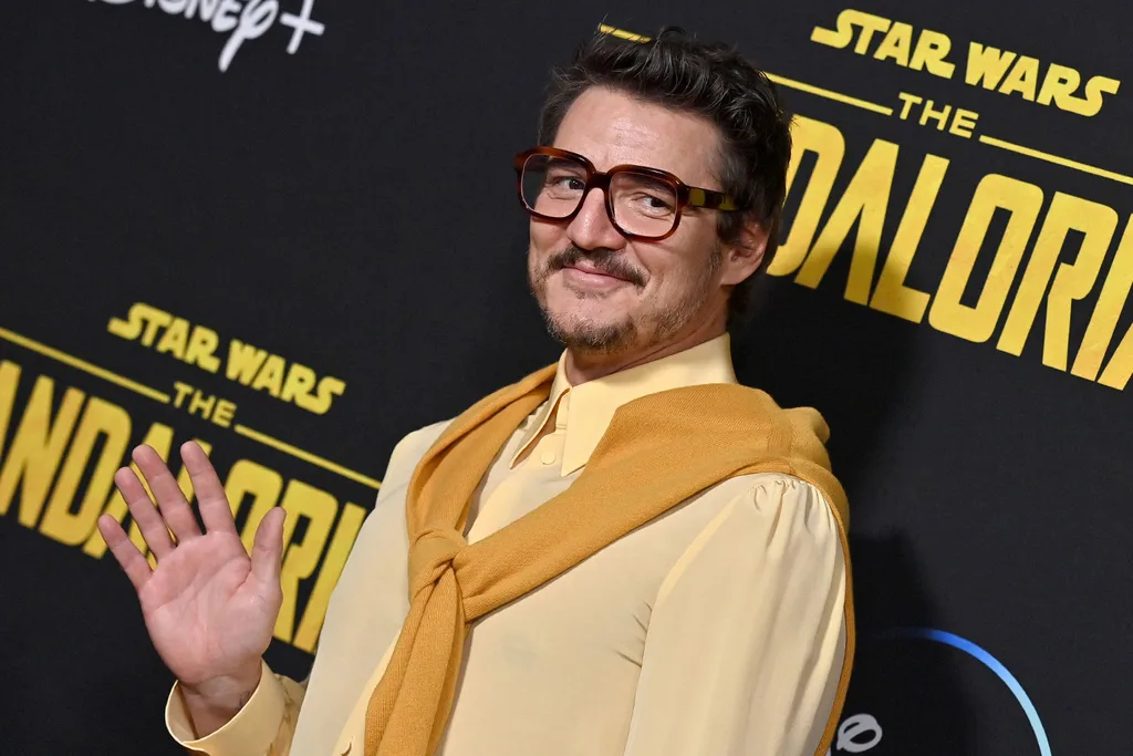 pedro-pascal-in-yellow-shirt-and-sweater-waving-on-red-carpet