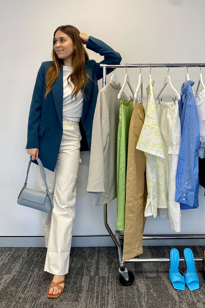 woman-wears-outfit-for-the-office-cargo-pants-heels-blue-blazer-and-white-tee