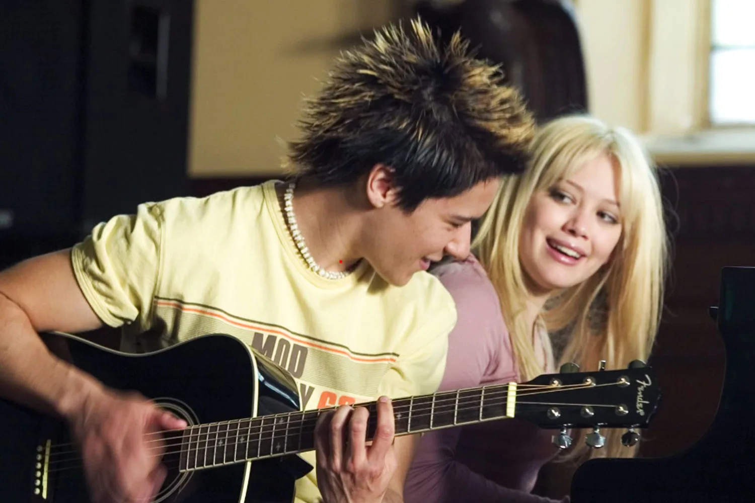 Oliver-james-and-hilary-duff-in-raise-your-voice