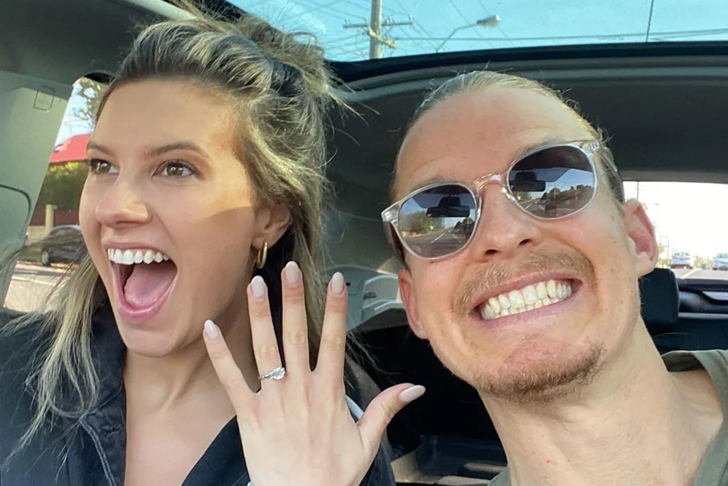 mimi-gibbs-shows-off-wedding-ring-with-woody-whitelaw-in-car-selfie