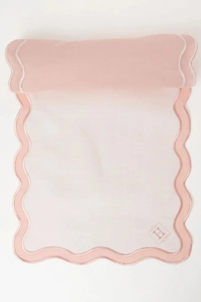 pink-table-runner